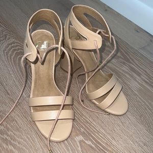 New Gianni Bini nude block heels, size 7